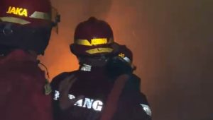 si-jago-merah-mengamuk-di-perumahan-puskud-koto-tangah,-dua-rumah-ludes-terbakar-malam-ini