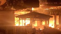 satu-unit-rumah-di-lubuk-kilangan-padang-hangus-terbakar,-kerugian-capai-rp800-juta