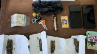 dua-pemuda-di-padang-panjang-tak-berkutik-ditangkap-polisi-bersama-5-paket-ganja dua-pemuda-di-padang-panjang-tak-berkutik-ditangkap-polisi-bersama-5-paket-ganja