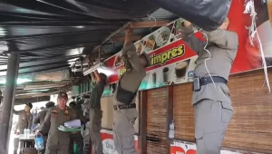 satpol-pp-kota-padang-bongkar-bangunan-liar-di-padang-utara