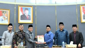 pemko-padang-sampaikan-ranperda-pertanggungjawaban-apbd-2025-ke-dprd,-catat-capaian-positif-dan-opini-wtp-ke-13