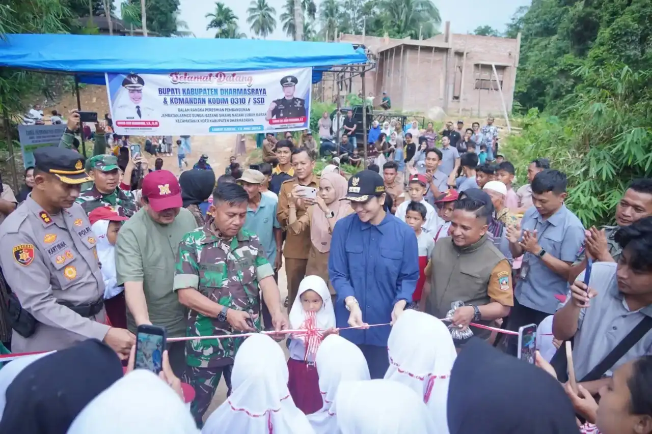 bupati-dharmasraya-dan-tni-resmikan-jembatan-aramco-lubuk-karak bupati-dharmasraya-dan-tni-resmikan-jembatan-aramco-lubuk-karak
