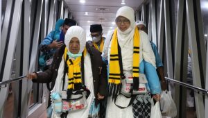 fase-akhir-pemulangan-jemaah-haji-debarkasi-padang-dimulai,-kloter-12-tiba-dari-madinah