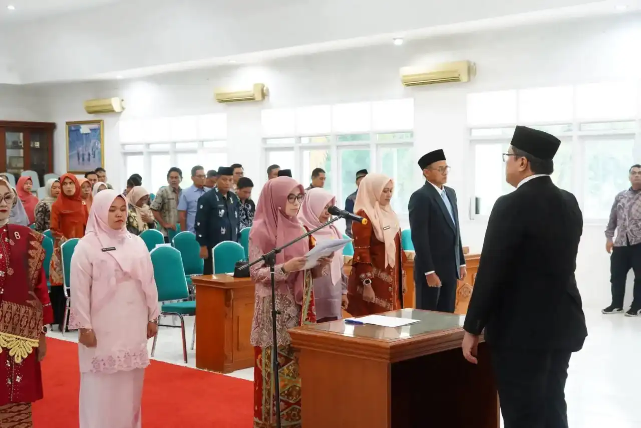 wabup-tanah-datar-lantik-tujuh-pejabat-manajerial wabup-tanah-datar-lantik-tujuh-pejabat-manajerial