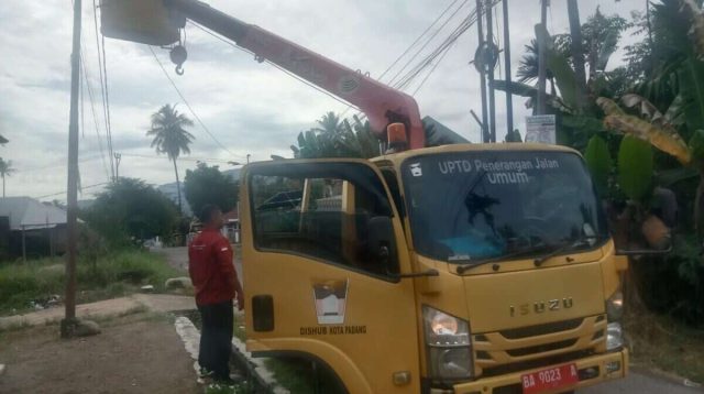 kelurahan-koto-lalang-pasang-lampu-jalan,-dukung-program-smart-surau