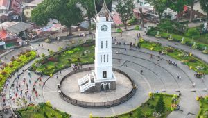mitos-putih-telur-di-pembangunan-jam-gadang-terbantah,-dirkeu-pt-semen-padang-ungkap-rahasia-konstruksi-tahan-gempa-100-tahun