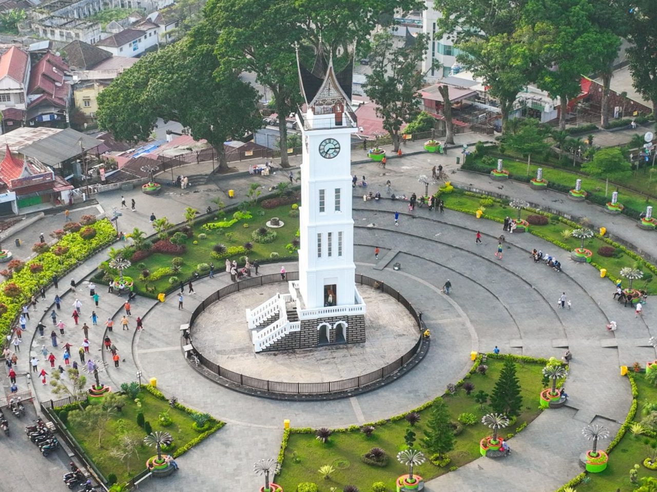mitos-putih-telur-di-pembangunan-jam-gadang-terbantah,-dirkeu-pt-semen-padang-ungkap-rahasia-konstruksi-tahan-gempa-100-tahun mitos-putih-telur-di-pembangunan-jam-gadang-terbantah,-dirkeu-pt-semen-padang-ungkap-rahasia-konstruksi-tahan-gempa-100-tahun