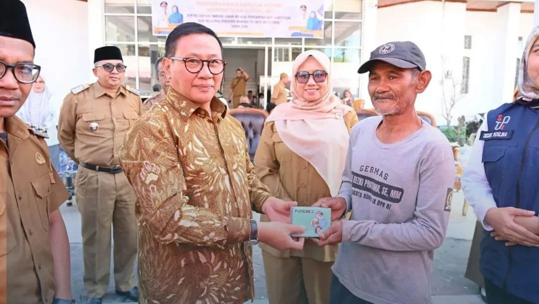 pemko-bukittinggi-bersama-stpl-bekasi-serahkan-bantuan-atensi-untuk-82-pkm pemko-bukittinggi-bersama-stpl-bekasi-serahkan-bantuan-atensi-untuk-82-pkm
