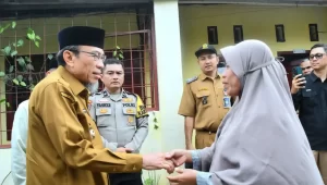 pemko-padang-salurkan-bantuan-sosial-bagi-keluarga-korban-hanyut-pantai