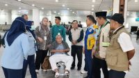 sempat-dirawat-di-tanah-suci,-dua-jemaah-haji-debarkasi-padang-tiba-di-kampung-halaman