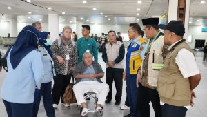 sempat-dirawat-di-tanah-suci,-dua-jemaah-haji-debarkasi-padang-tiba-di-kampung-halaman