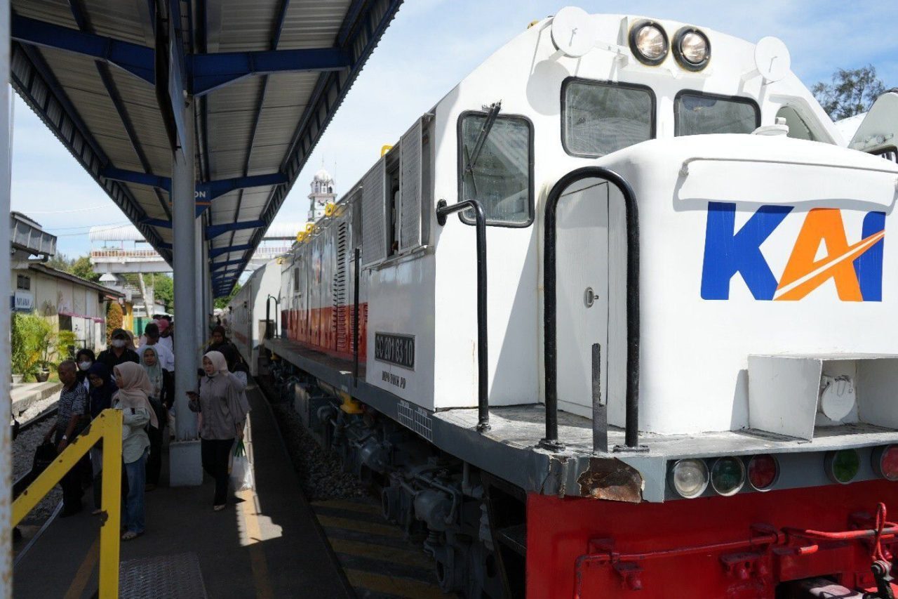 ka-pariaman-ekspres-manjakan-penumpang-dengan-keindahan-alam-dan-budaya-pesisir-minangkabau