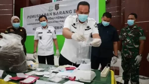 kejari-pariaman-musnahkan-barang-bukti,-yota-balad-tegaskan-penegakan-hukum