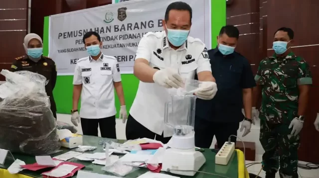 kejari-pariaman-musnahkan-barang-bukti,-yota-balad-tegaskan-penegakan-hukum