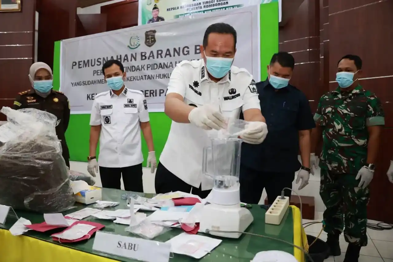 kejari-pariaman-musnahkan-barang-bukti,-yota-balad-tegaskan-penegakan-hukum kejari-pariaman-musnahkan-barang-bukti,-yota-balad-tegaskan-penegakan-hukum