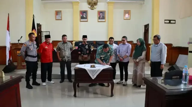 dprd-dan-pemko-pariaman-sahkan-perda-kawasan-tanpa-rokok