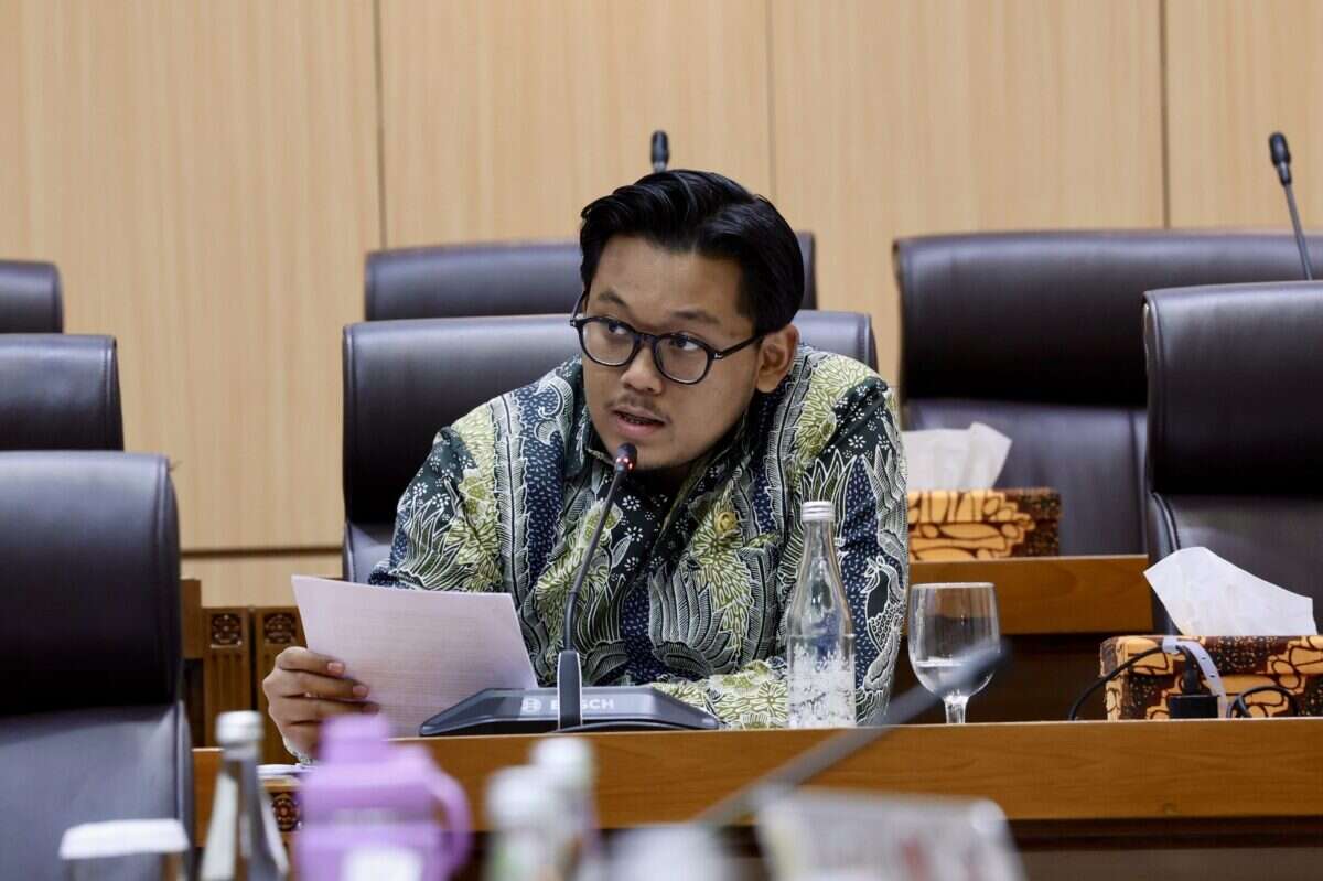 Anggota Komisi VII DPR RI, Andhika Satya Wasistho, dalam Rapat Dengar Pendapat (RDP) Komisi VII DPR RI dengan LPP TVRI, LPP RRI, dan LKBN Antara terkait pembahasan RKA-KL dan RKP-KL Tahun Anggaran 2027 di Gedung Nusantara I, Senayan, Jakarta, Rabu (17/6/2026). Foto: Alma/Karisma Anggota Komisi VII DPR RI, Andhika Satya Wasistho, dalam Rapat Dengar Pendapat (RDP) Komisi VII DPR RI dengan LPP TVRI, LPP RRI, dan LKBN Antara terkait pembahasan RKA-KL dan RKP-KL Tahun Anggaran 2027 di Gedung Nusantara I, Senayan, Jakarta, Rabu (17/6/2026). Foto: Alma/Karisma