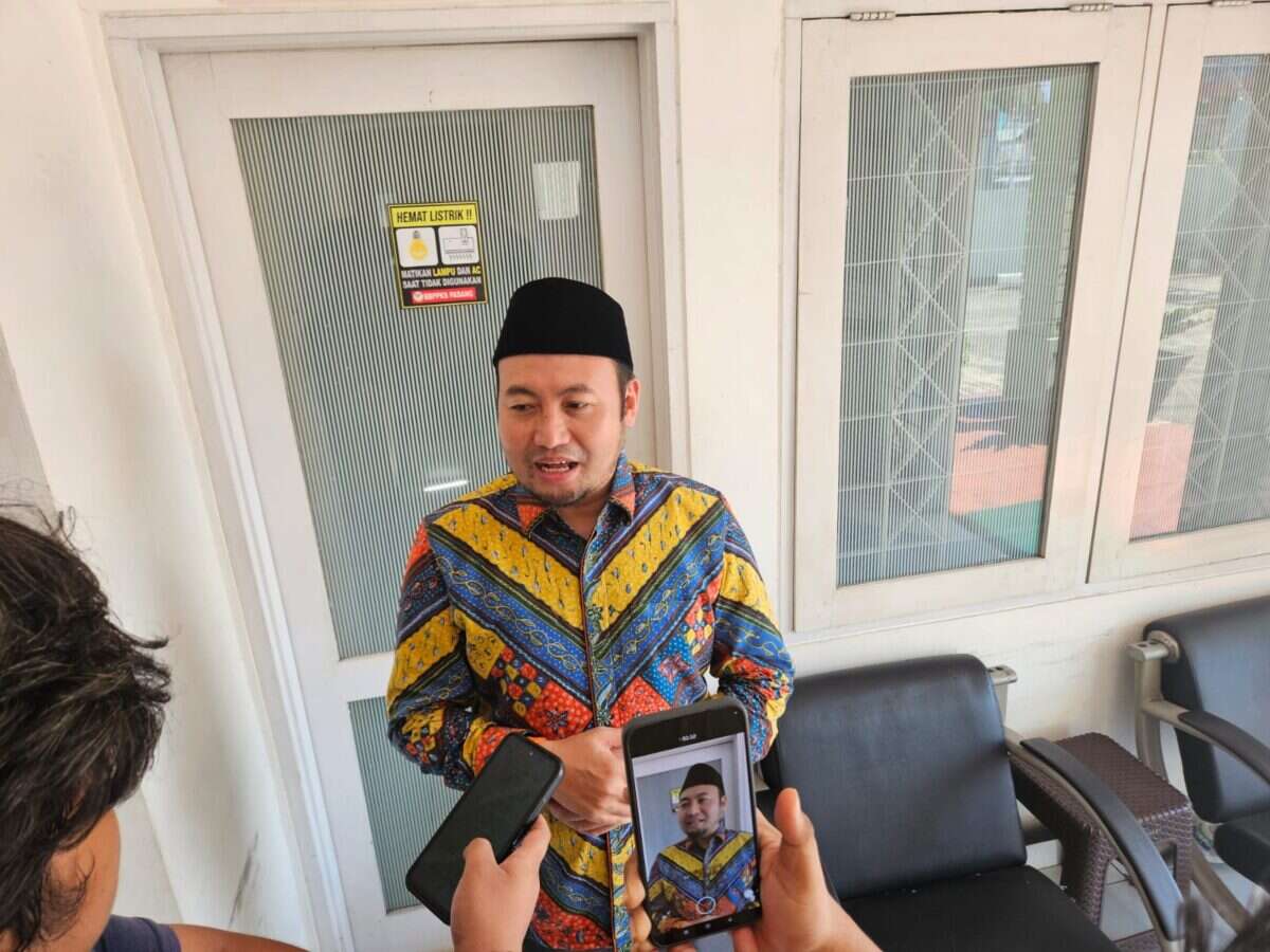 Anggota DPR RI Fraksi PKS Rahmat Saleh. Anggota DPR RI Fraksi PKS Rahmat Saleh.