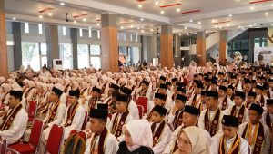 Sebanyak 333 anak muda di Kota Padang resmi menyandang gelar wisudawan penghafal Al-Qur'an pada Minggu (21/6/2026).