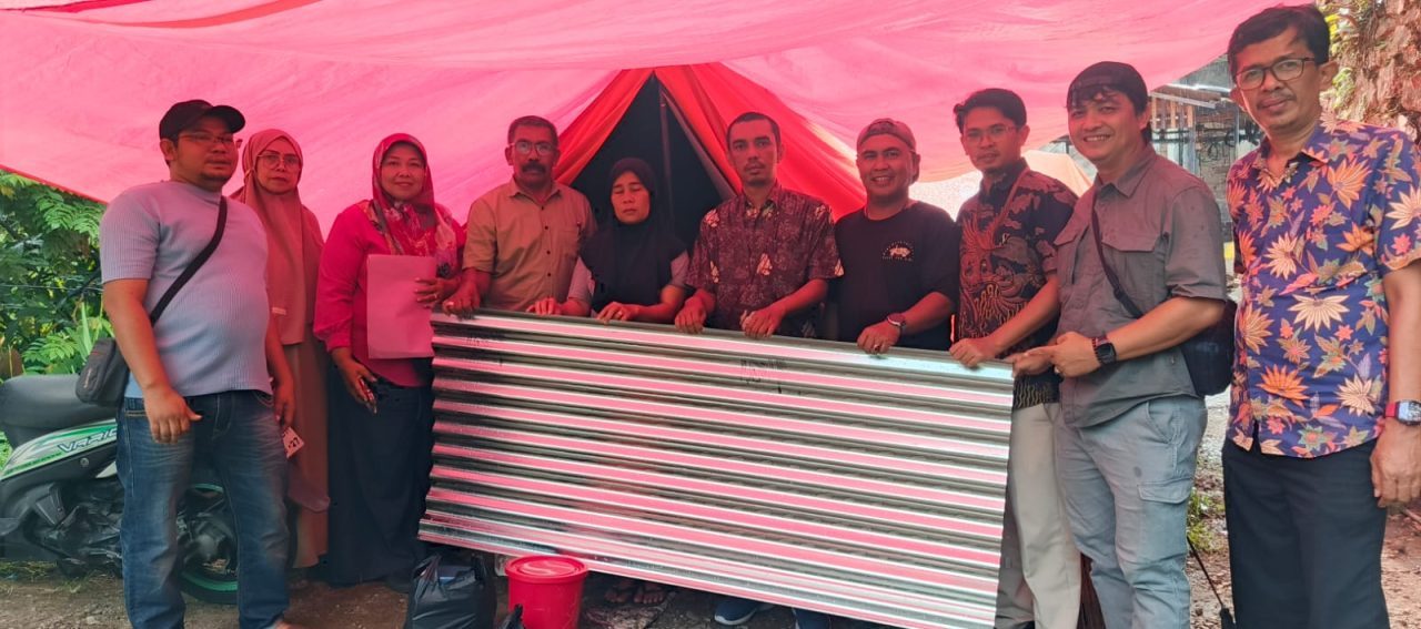 wujud-kepedulian-lingkungan,-pt-semen-padang-salurkan-bantuan-rehabilitasi-rumah-korban-kebakaran-di-batu-gadang wujud-kepedulian-lingkungan,-pt-semen-padang-salurkan-bantuan-rehabilitasi-rumah-korban-kebakaran-di-batu-gadang