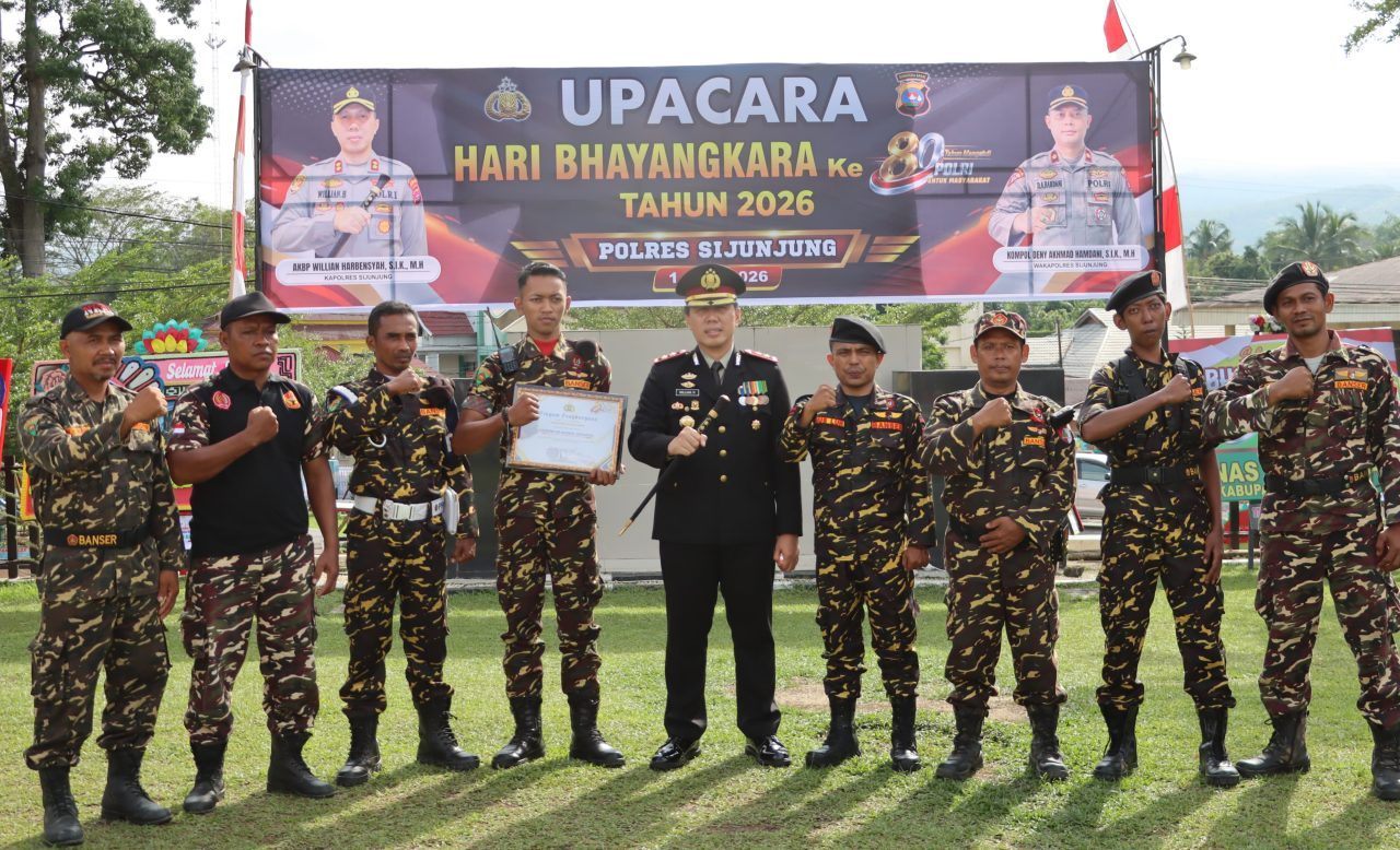 ketua-gp-ansor-sijunjung-terima-penghargaan-kapolres-pada-hut-bhayangkara-ke-80,-banser-dinilai-berjasa-jaga-harkamtibmas ketua-gp-ansor-sijunjung-terima-penghargaan-kapolres-pada-hut-bhayangkara-ke-80,-banser-dinilai-berjasa-jaga-harkamtibmas