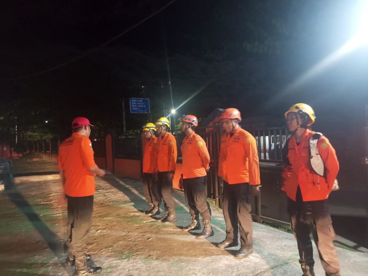 mobil-masuk-jurang-di-sitinjau-lauik,-korban-dilaporkan-terjepit,-tim-sar-padang-luncurkan-personil mobil-masuk-jurang-di-sitinjau-lauik,-korban-dilaporkan-terjepit,-tim-sar-padang-luncurkan-personil