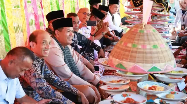 pererat-kebersamaan-warga,-pemko-pariaman-gelar-tradisi-makan-bajamb