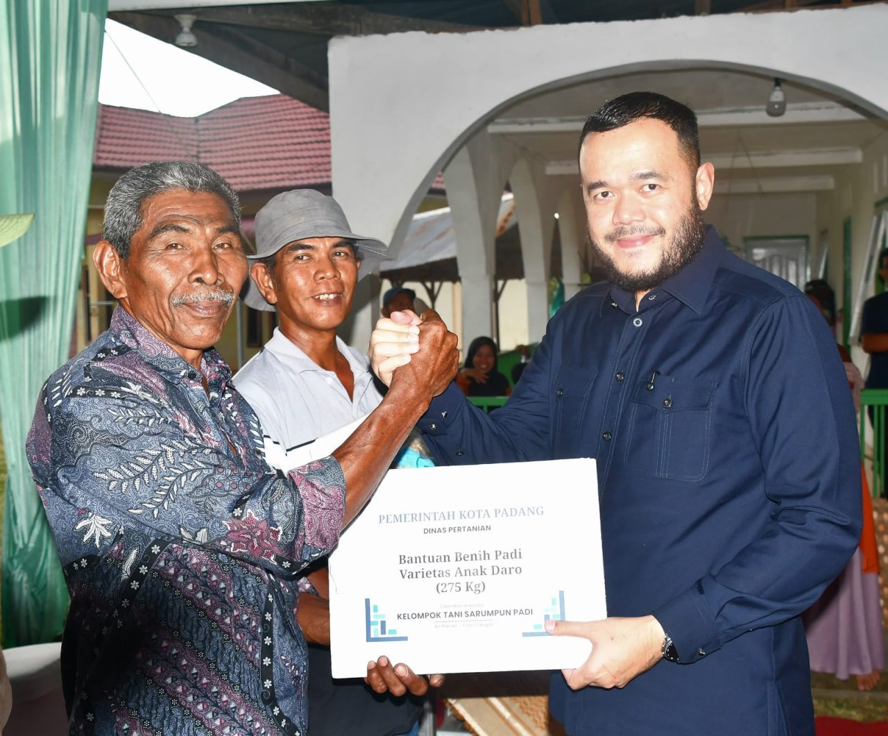 perkuat-ketahanan-pangan,-pemko-padang-luncurkan-program-‘padang-mandiri-benih-padi’-dan-salurkan-14,37-ton-benih-bersertifikat perkuat-ketahanan-pangan,-pemko-padang-luncurkan-program-‘padang-mandiri-benih-padi’-dan-salurkan-14,37-ton-benih-bersertifikat