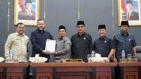 fadly-amran:-pendapatan-daerah-diproyeksikan-meningkat-jadi-rp3,06-triliun fadly-amran:-pendapatan-daerah-diproyeksikan-meningkat-jadi-rp3,06-triliun