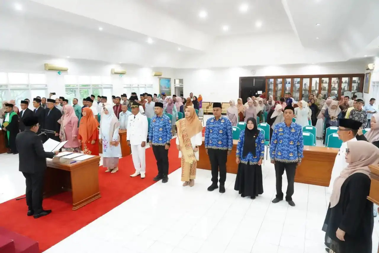tingkatkan-kinerja-birokrasi,-bupati-tanah-datar-lantik-12-pejabat-baru tingkatkan-kinerja-birokrasi,-bupati-tanah-datar-lantik-12-pejabat-baru