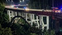 satu-unit-mobil-dilaporkan-terjun-bebas-ke-dalam-jurang-di-kelok-sembilan