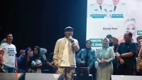 fauzana-dan-ajo-buset-hipnotis-ribuan-warga-di-hut-ke-24-pariaman