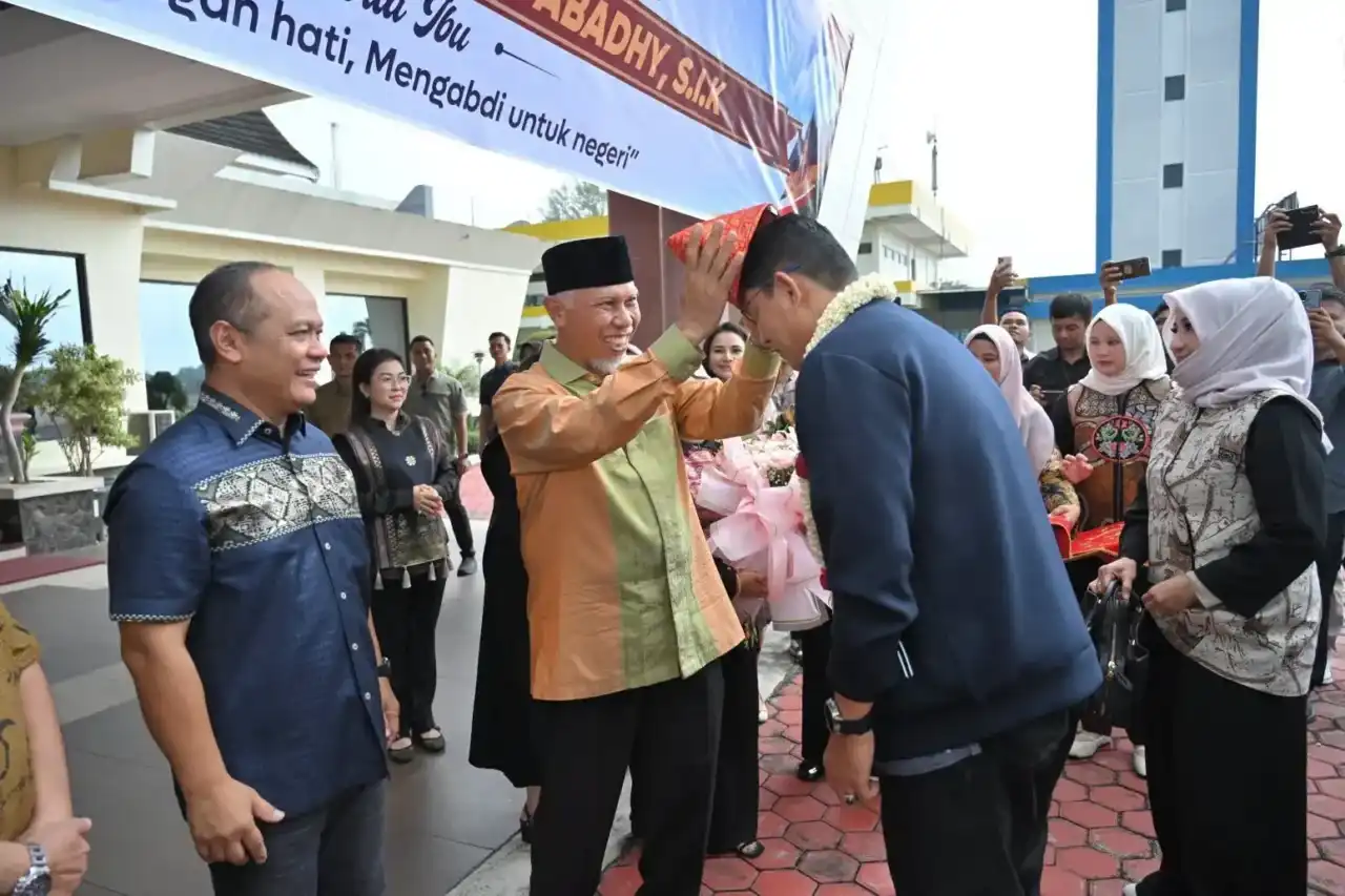 gubernur-mahyeldi-sambut-kapolda-sumbar-baru,-tekankan-sinergi-strategis gubernur-mahyeldi-sambut-kapolda-sumbar-baru,-tekankan-sinergi-strategis