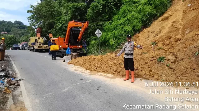 akses-jalan-gunung-padang-kembali-normal-usai-pembersihan-material-longsor