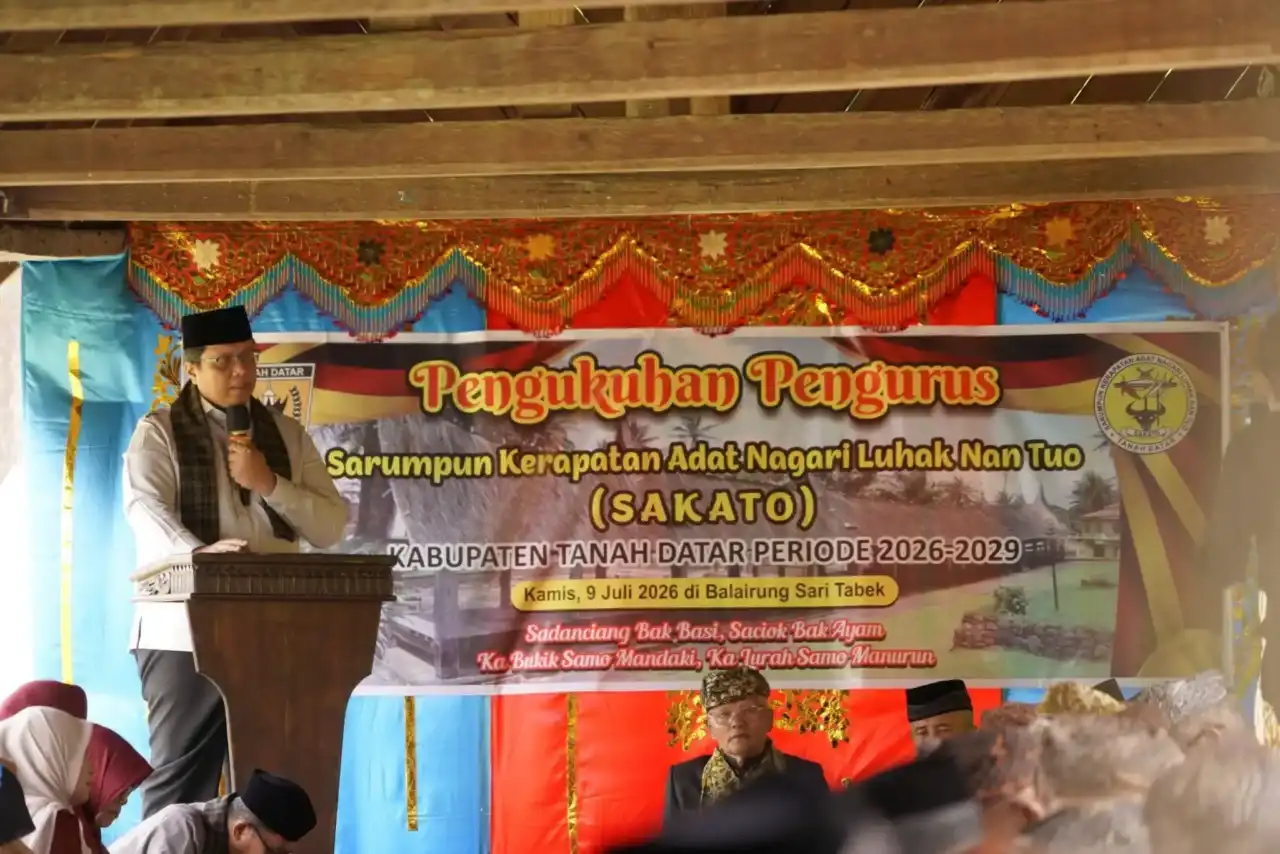 perkuat-peran-adat,-pemkab-tanah-datar-kukuhkan-pengurus-sakato-baru perkuat-peran-adat,-pemkab-tanah-datar-kukuhkan-pengurus-sakato-baru