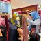produk-umkm-padang-panjang-diserbu-pengunjung-di-pameran-hut-dekranas-makassar
