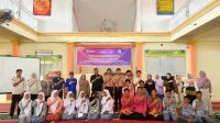 tekan-angka-dbd,-tim-dosen-latih-siswa-sma-negeri-15-padang