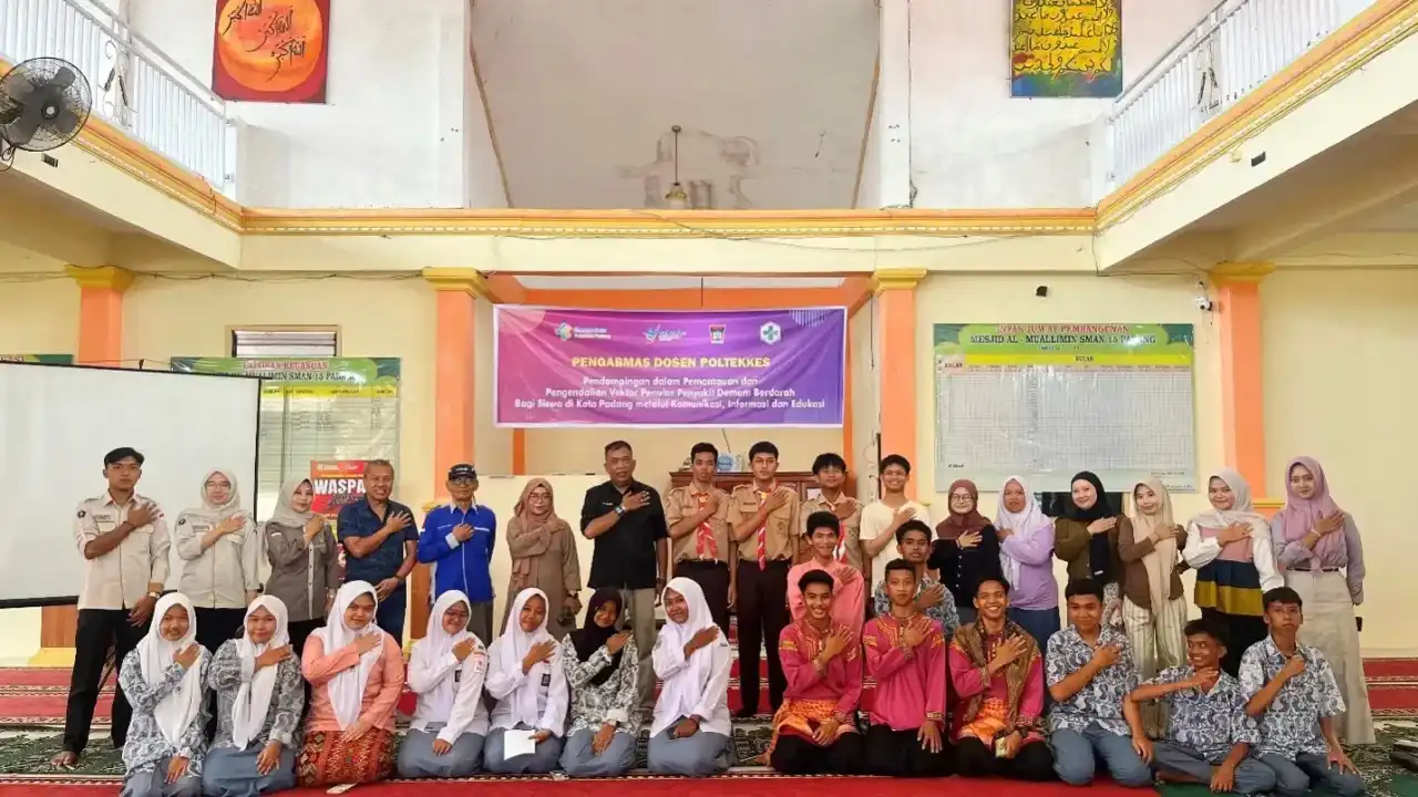 tekan-angka-dbd,-tim-dosen-latih-siswa-sma-negeri-15-padang tekan-angka-dbd,-tim-dosen-latih-siswa-sma-negeri-15-padang