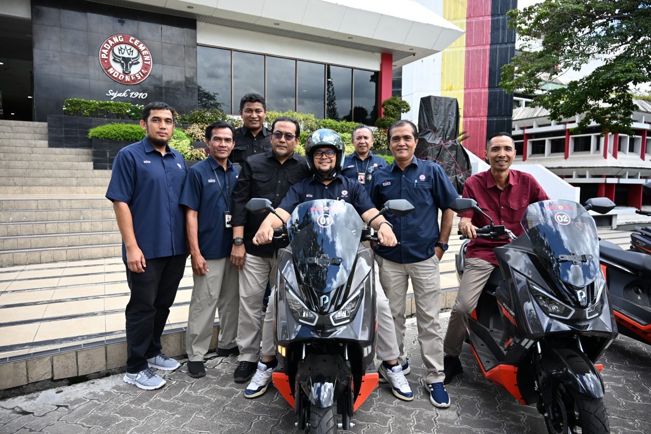 dukung-transisi-energi-bersih,-pt-semen-padang-terima-72-unit-motor-listrik-untuk-operasional dukung-transisi-energi-bersih,-pt-semen-padang-terima-72-unit-motor-listrik-untuk-operasional