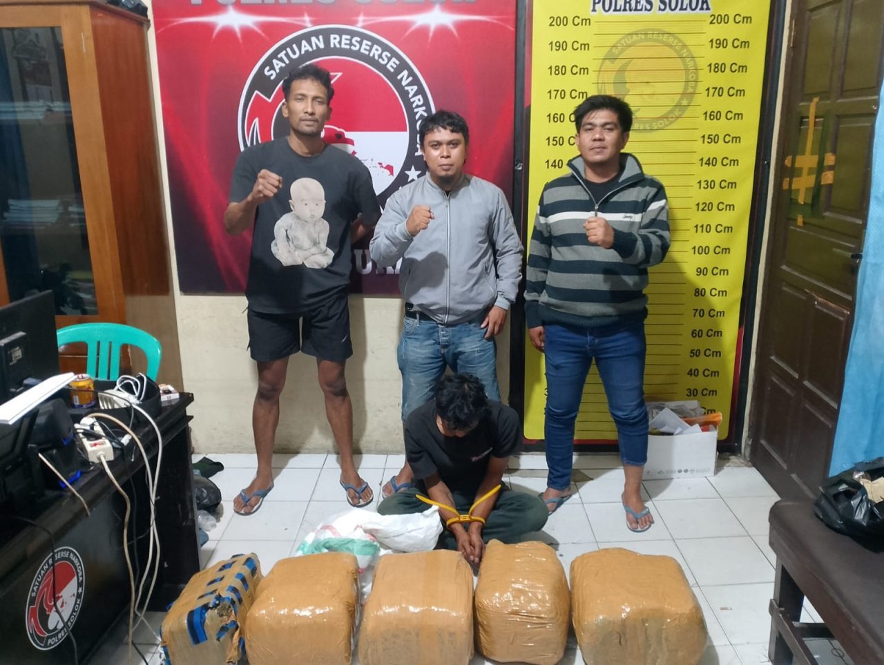 kecelakaan-berujung-apes,-polsek-gunung-talang-amankan-seorang-pria-dengan-25-kg-ganja-kering kecelakaan-berujung-apes,-polsek-gunung-talang-amankan-seorang-pria-dengan-25-kg-ganja-kering