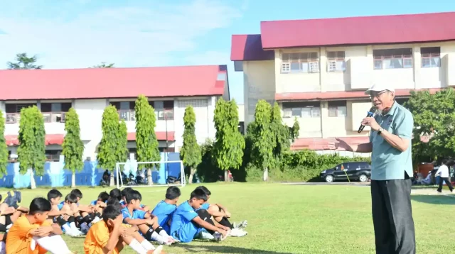 cetak-bibit-atlet-muda,-pemko-padang-gelar-turnamen-sepak-bola-ku-14