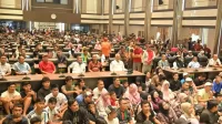 warga-padang-padati-kantor-gubernur-sumbar-untuk-nobar-perempat-final-piala-dunia