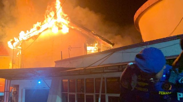 kantor-inspektorat-dan-bapenda-kota-padang-terbakar-dini-hari-tadi,-kerugian-capai-rp1,8-miliar
