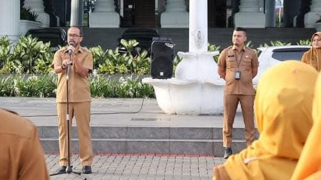 pimpin-apel-pagi,-sekretaris-dprd-sumbar-ajak-asn-bangun-budaya-kerja-disiplin-dan-profesional