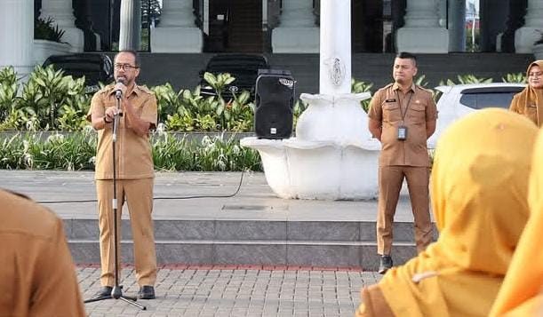 pimpin-apel-pagi,-sekretaris-dprd-sumbar-ajak-asn-bangun-budaya-kerja-disiplin-dan-profesional