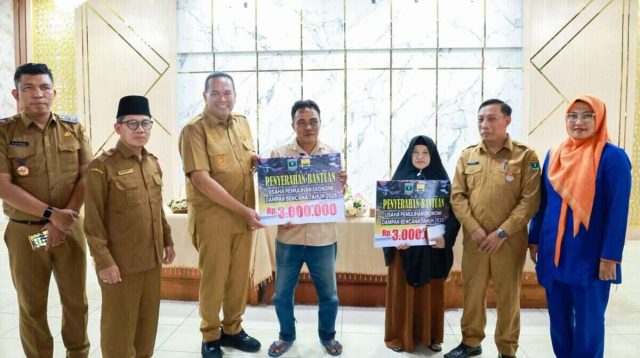 pemko-pariaman-salurkan-bantuan-modal-usaha-bagi-57-korban-bencana-hidrometeorologi