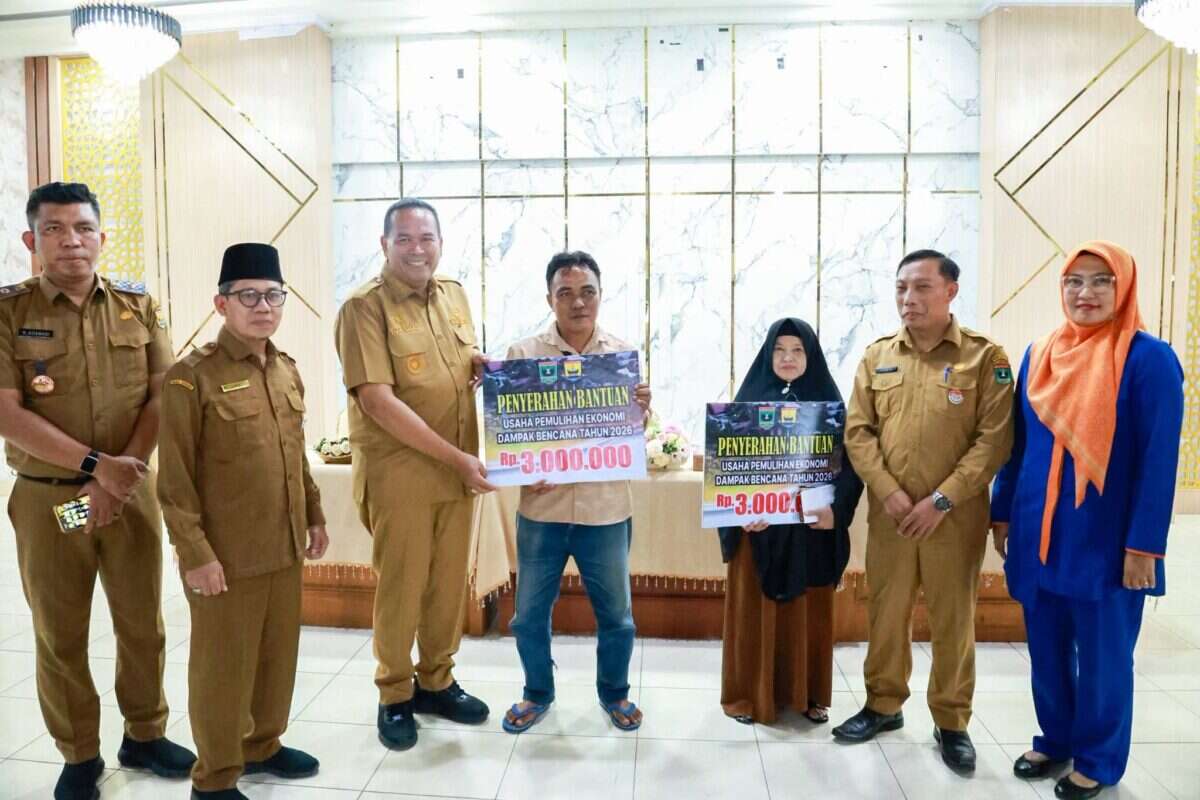 pemko-pariaman-salurkan-bantuan-modal-usaha-bagi-57-korban-bencana-hidrometeorologi pemko-pariaman-salurkan-bantuan-modal-usaha-bagi-57-korban-bencana-hidrometeorologi