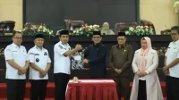 dprd-dan-pemko-solok-sahkan-ranperda-pertanggungjawaban-apbd-2025 dprd-dan-pemko-solok-sahkan-ranperda-pertanggungjawaban-apbd-2025