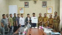 pemkab-dharmasraya-gandeng-enam-perusahaan-bangun-infrastruktur-senilai-rp6,6-miliar pemkab-dharmasraya-gandeng-enam-perusahaan-bangun-infrastruktur-senilai-rp6,6-miliar