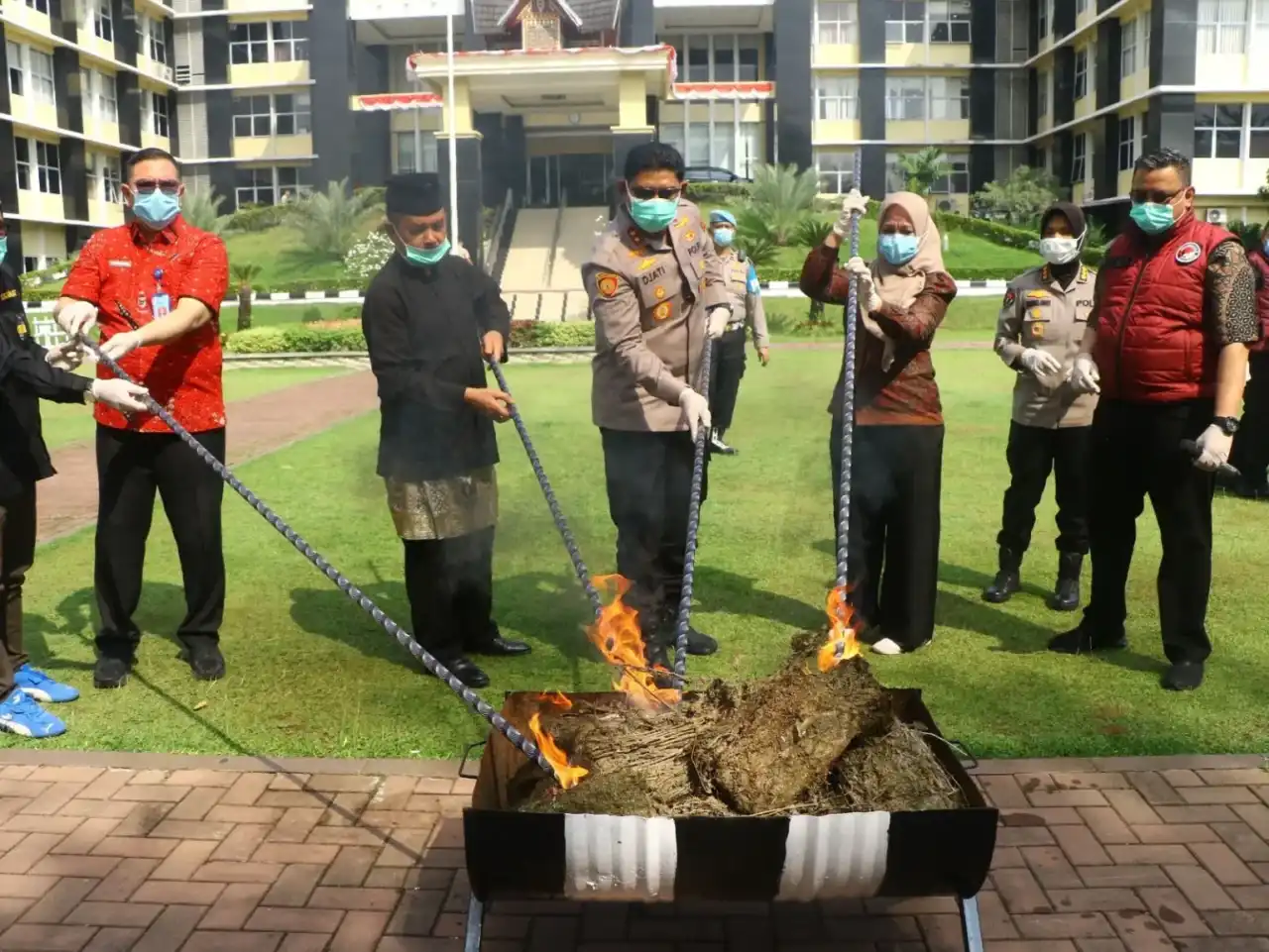 polda-sumbar-ungkap-61-kasus-narkoba-dan-sita-puluhan-kilogram-barang-bukti polda-sumbar-ungkap-61-kasus-narkoba-dan-sita-puluhan-kilogram-barang-bukti